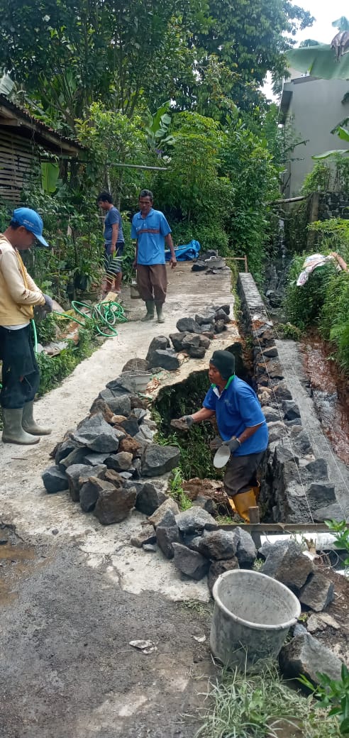 Gotong Royong Perbaikan Dreinase (Saluran Air) di Wilayah RT 03 RW 09